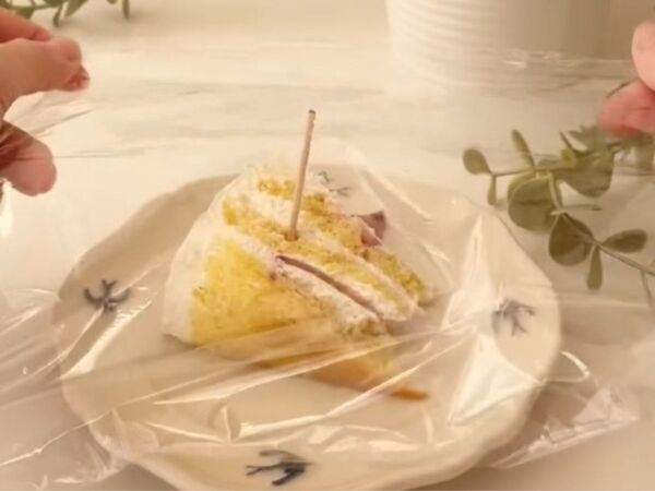 ケーキにつまようじを刺すと？　ラップの悩みに「助かった」「これなら汚れない」