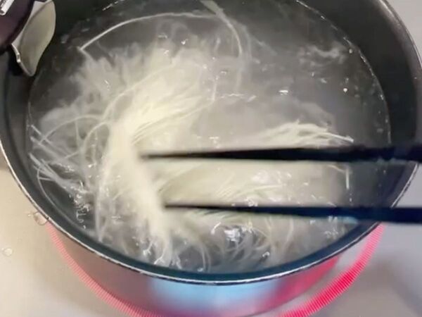 火を止めて待つだけ　そうめんの裏技に「ラクすぎ」「もう戻れない」