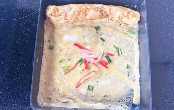入れたのは醤油ではなく…？　意外な味付けの玉子焼きに「パクパク食べられる！」