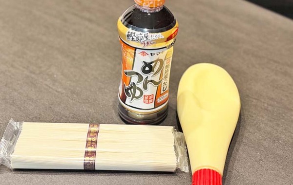 まだめんつゆだけで食べてる？　びっくりするそうめんのアレンジに「意外にうまい」