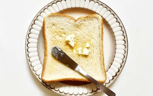 子供が「かけるとおいしいね！」　食パンの上にのせたのは…？