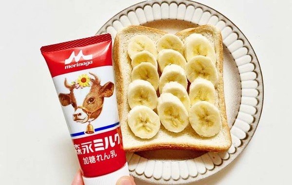子供が「かけるとおいしいね！」　食パンの上にのせたのは…？