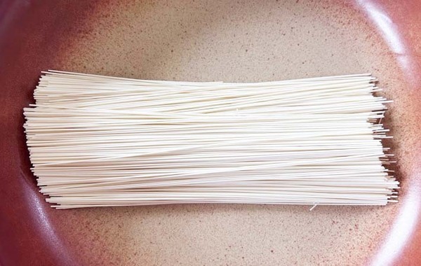 そうめんをゆでない！　まさかの食べ方に「子供たちが大興奮」