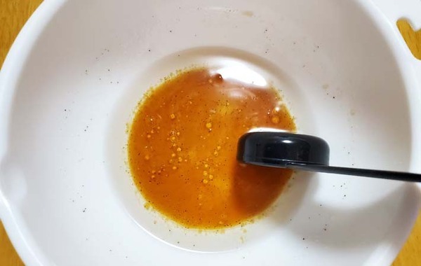 調味料を混ぜるだけ！　めんつゆを使ったドレッシングに「え、本当に？」