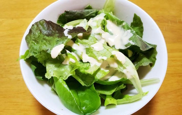 調味料を混ぜるだけ！　めんつゆを使ったドレッシングに「え、本当に？」