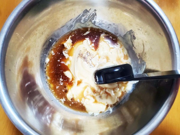 調味料を混ぜるだけ！　めんつゆを使ったドレッシングに「え、本当に？」