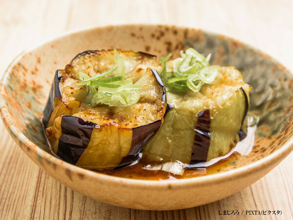 ナスをラップに包んでレンジでチンすると？　ギャル曽根レシピに「その発想はなかった」