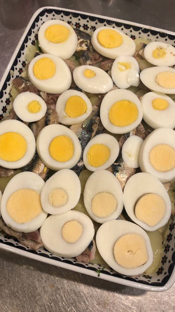 パイ生地に入れたのは…　斬新なビジュアルに「夢に出てきそう」