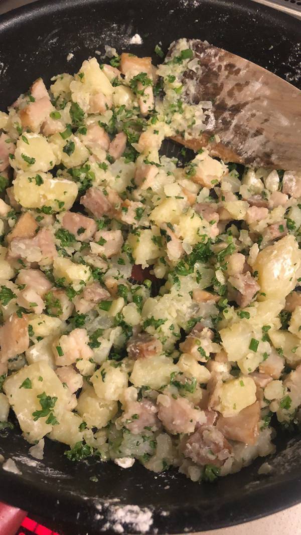 パイ生地に入れたのは…　斬新なビジュアルに「夢に出てきそう」