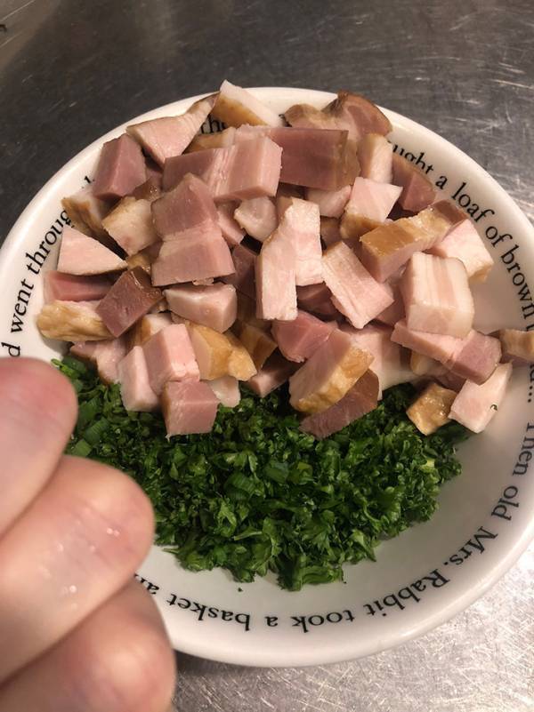 パイ生地に入れたのは…　斬新なビジュアルに「夢に出てきそう」