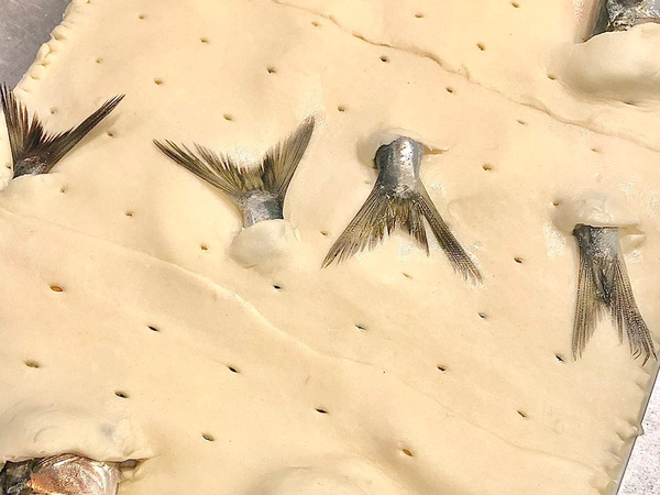 パイ生地に入れたのは…　斬新なビジュアルに「夢に出てきそう」