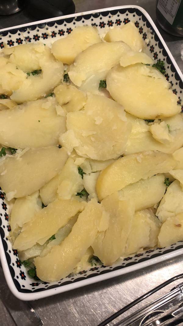 パイ生地に入れたのは…　斬新なビジュアルに「夢に出てきそう」