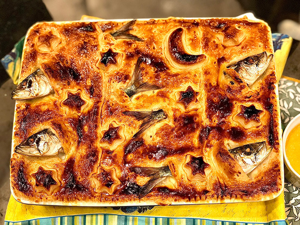 パイ生地に入れたのは…　斬新なビジュアルに「夢に出てきそう」