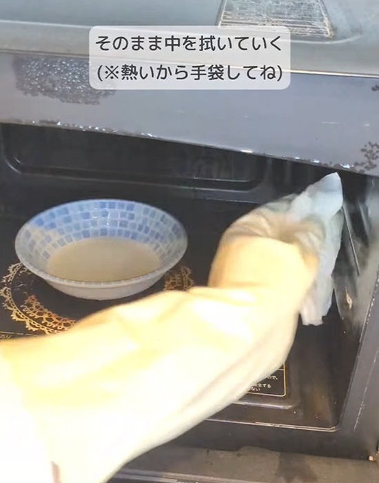 チンするたびに雑菌が…　電子レンジの思わぬリスクに「お手入れ必須」