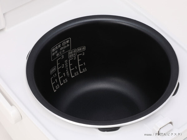 鶏の手羽元が浸かるぐらい水を入れて…　辻希美が炊飯器で作る料理に称賛の声