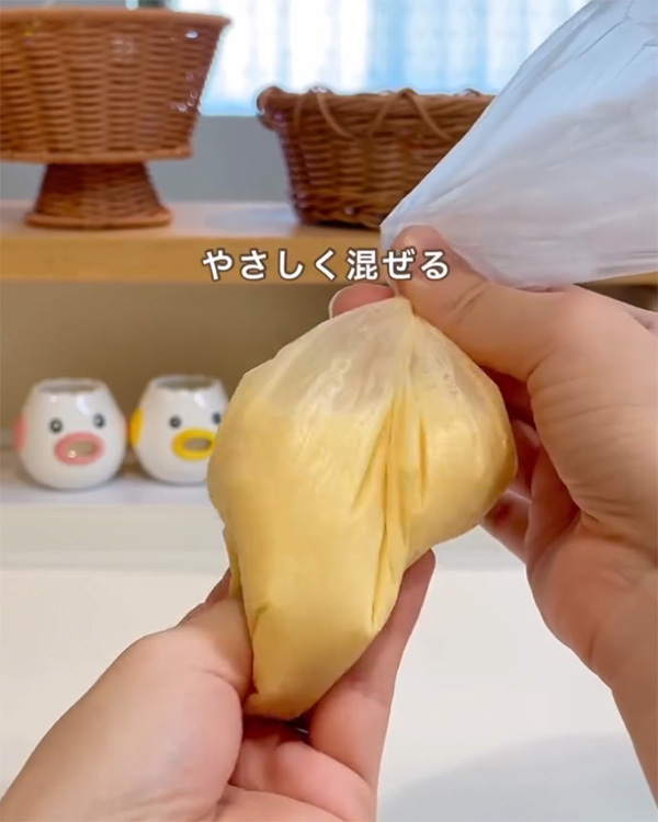 アイラップに卵と牛乳を入れて…　母のアイディアに「すごすぎる」「作ります」