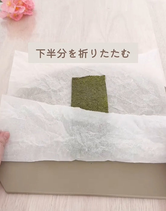 おにぎりにクッキングシートを使うと？　海苔の仕上がりに「完璧」「これは試す」