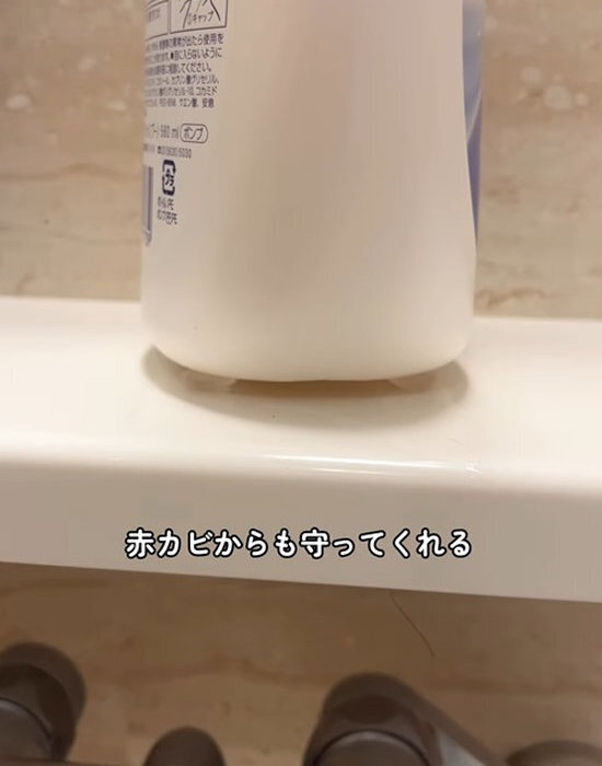 「あれ？底のヌメリがない」　ハンドソープボトルに貼ったのは１００円アイテムの…
