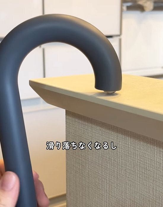 「あれ？底のヌメリがない」　ハンドソープボトルに貼ったのは１００円アイテムの…