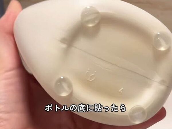「あれ？底のヌメリがない」　ハンドソープボトルに貼ったのは１００円アイテムの…