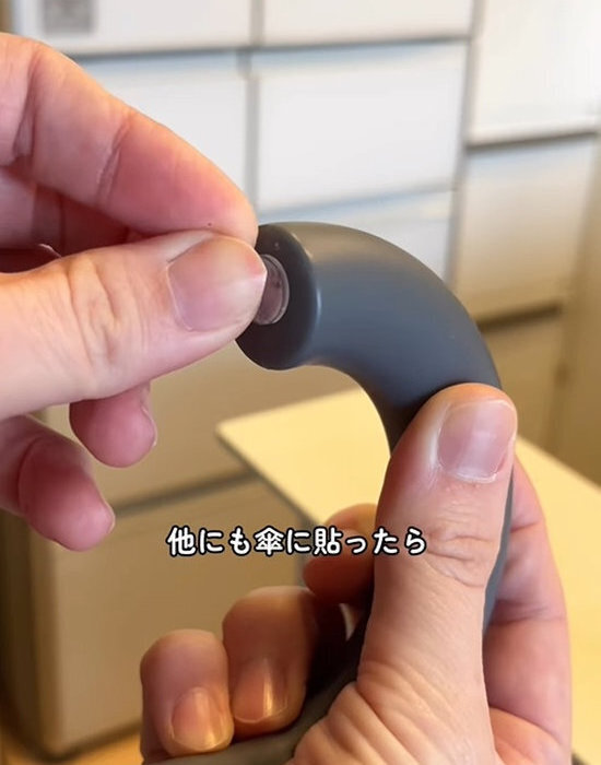 「あれ？底のヌメリがない」　ハンドソープボトルに貼ったのは１００円アイテムの…