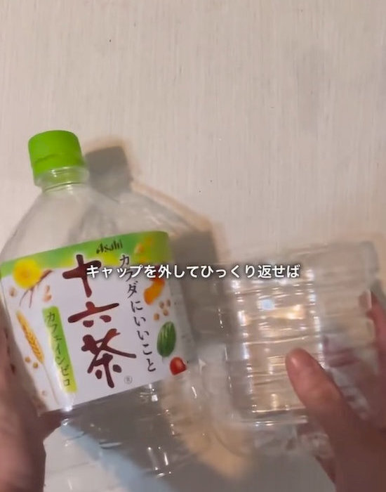 洗面台の排水口に『スポッ』　ペットボトルを入れた結果に「これで汚れないわ！」