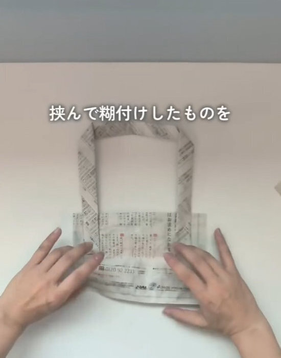 新聞紙２枚で簡単エコバッグ！　作り方に「簡単じゃん」「もっと作ろ」