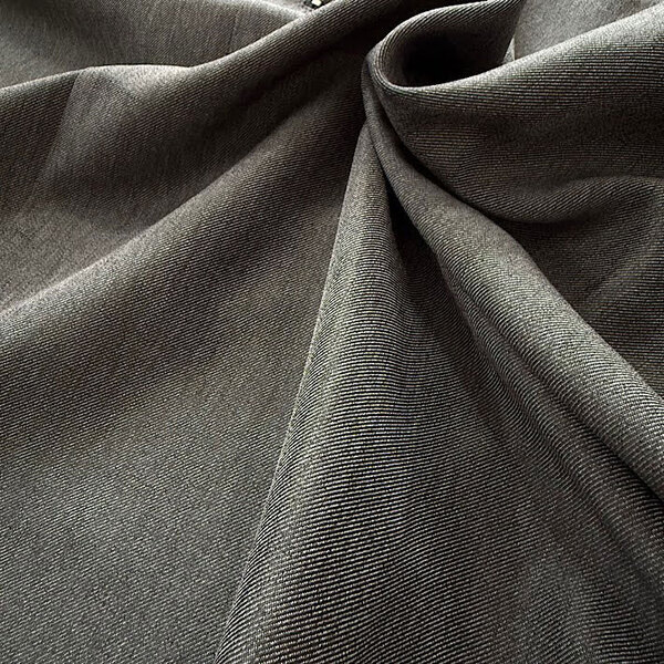 大人がしまむらに惚れ直す　『ツイルジップワンピース』に「想像以上だった」