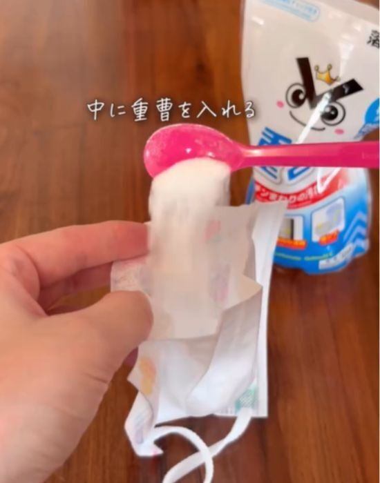 空きビンに重曹を入れるだけ？　効果に「これは便利」「やるしかない」