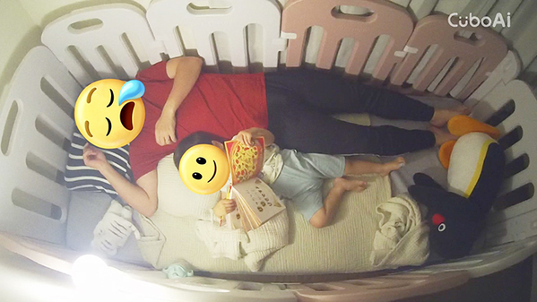 ２歳児を寝かしつけた夫　妻が見守りカメラを見ると？「お茶吹いた」「そっちかーい！」