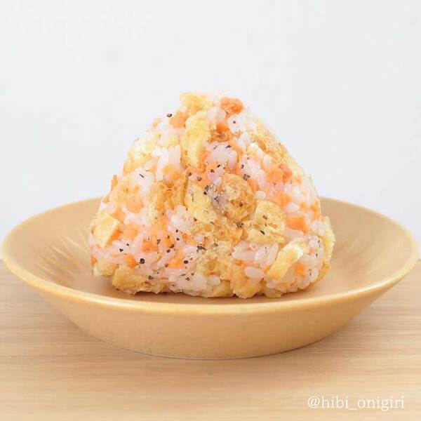 レンチンした油揚げを…　おにぎりのアレンジに「おいしすぎ」「やってみる」