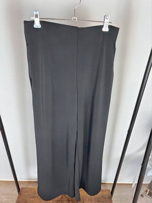 夏でも快適にはける！　ユニクロの『さらさらパンツ』に「買って正解」「とにかく気持ちいい」