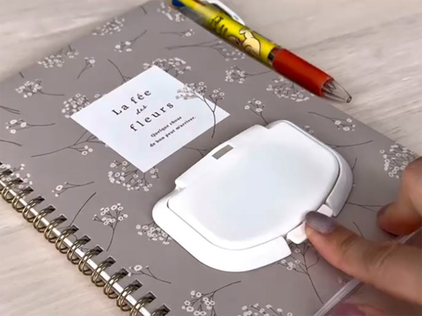 『ウェットシートの蓋』の思わぬ活用法　貼り付けた場所が…「すごい」「驚いて声出た」