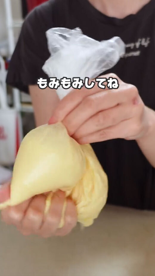 生地をトレイに流し入れたら…　ホットケーキの『意外な作り方』に「天才」「神発想だ」
