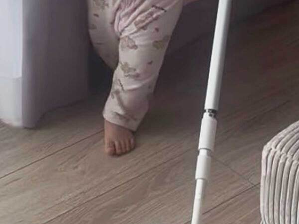 おしゃぶりをした１歳児　貫禄のある姿に「親方と呼びたい」「完璧」