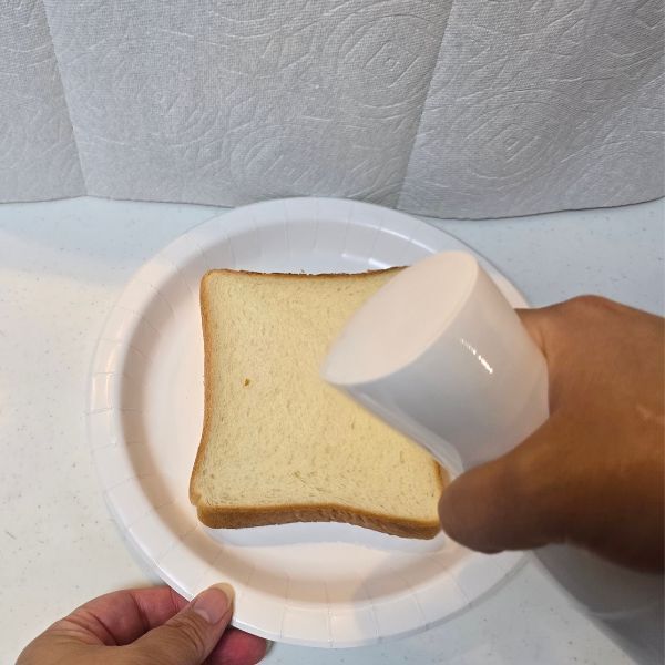 麦茶をかけて焼くと？　食パンの変化に「驚き」「試すしかない」