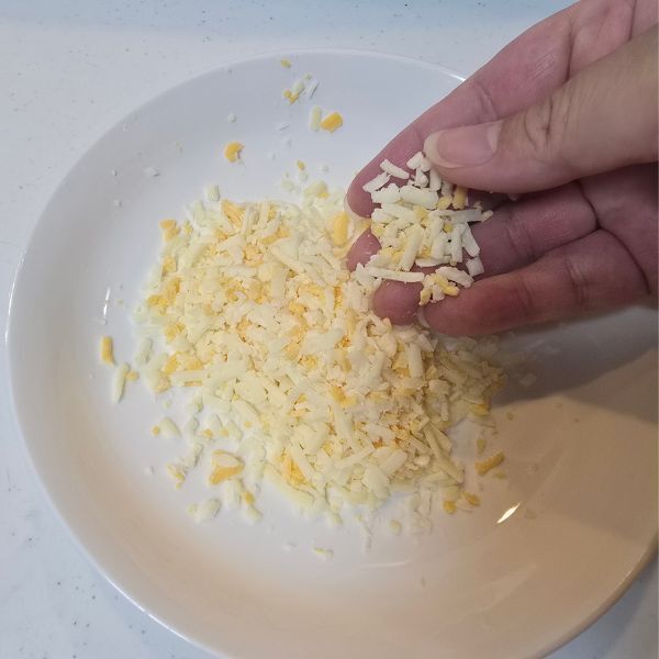 麦茶をかけて焼くと？　食パンの変化に「驚き」「試すしかない」