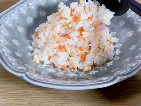 マヨネーズで炒めたら？　チャーハンの仕上がりに「なにこれ」「すごい」