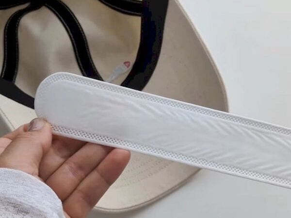 帽子の汚れが気になったら？　１００円グッズで「洗濯いらず」