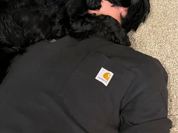 「息の根を止めちゃダメだよ」　飼い主が見た光景に「目が本気で笑った」「これは確信犯」