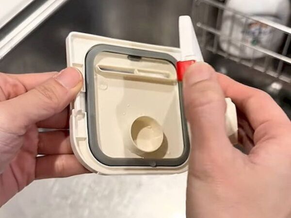 説明書には書いてある　炊飯器の『蒸気口』掃除を怠ると…