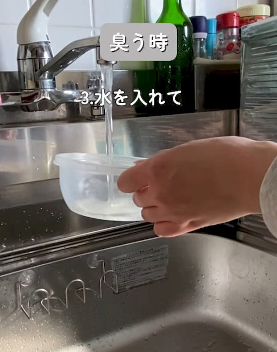 氷と砂糖を入れてシャカシャカ振ると…？　結果に「見違えた！」