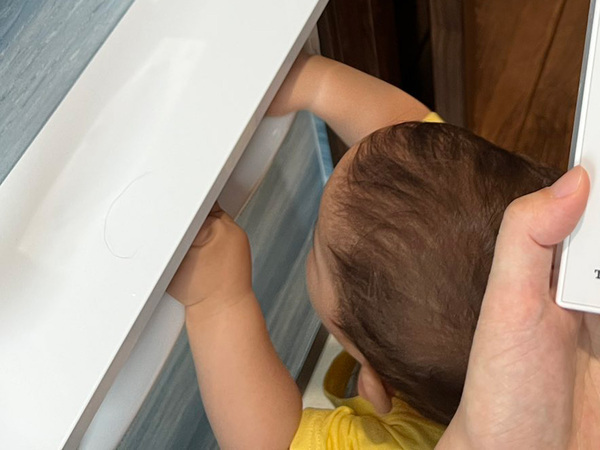 １歳息子のマイブームに「お尻を守るのが大変です」　母の手元を見ると…？