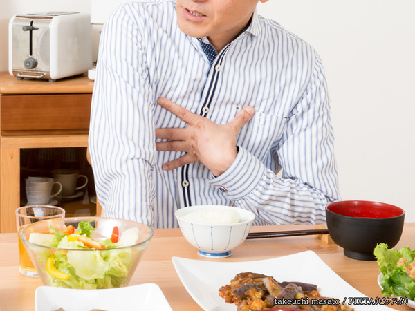 「ずっと言えなかったけど…」　食事中、夫が明かした『事実』に「笑った」「高校生の時に思ったかも」