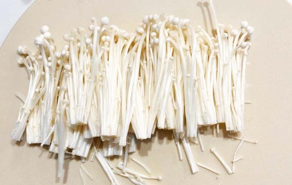 タマネギとエノキを添えて…？　味の素おすすめのレシピに「リピ確定！」