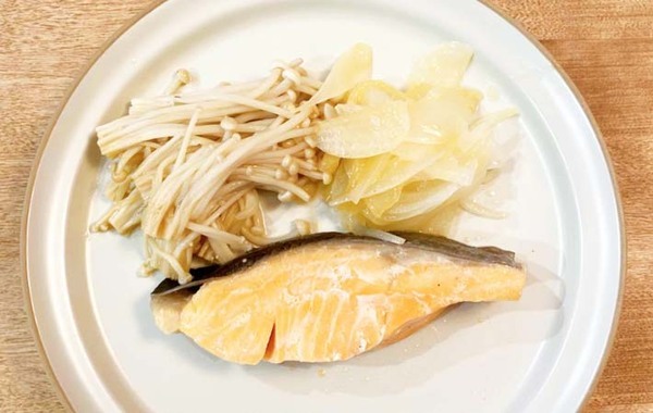 タマネギとエノキを添えて…？　味の素おすすめのレシピに「リピ確定！」