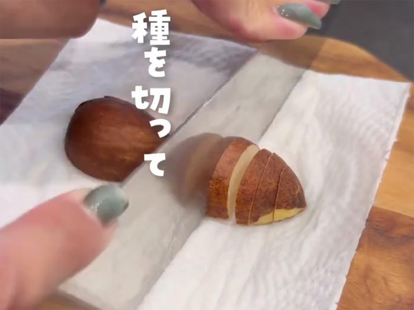 『種』をパックに入れたら…　アボカドの裏技に「これは気になる！」