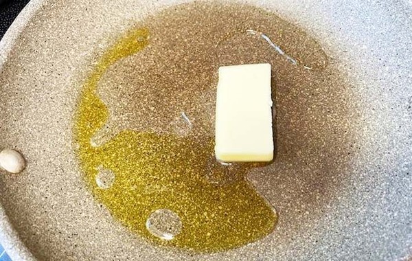 大さじ４杯入れたのは…？　簡単パスタの味付けに「最後まで飽きずに完食！」