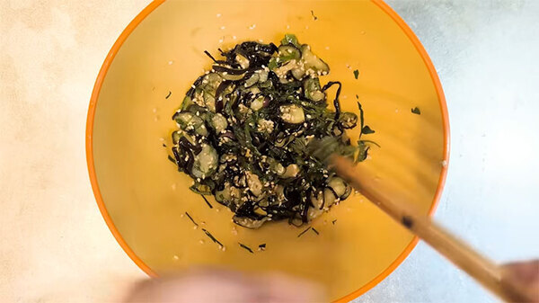 ナスに塩昆布とごま油を混ぜて…？　大葉となすを使った火を使わない料理が暑い日に大助かり！