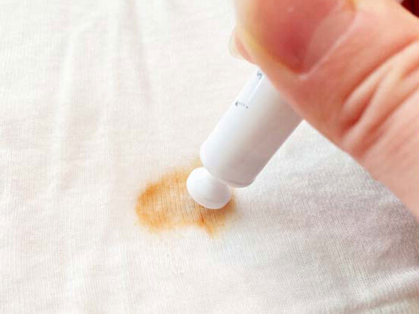 ケチャップをこぼして、シミになった時は？　１００均グッズでほぼ真っ白に！